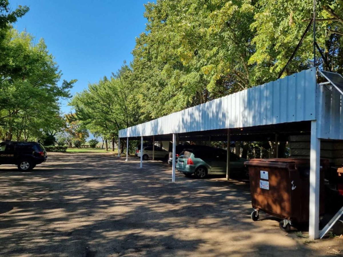 Fuk-tak's bungalow Dojran Bagian luar foto