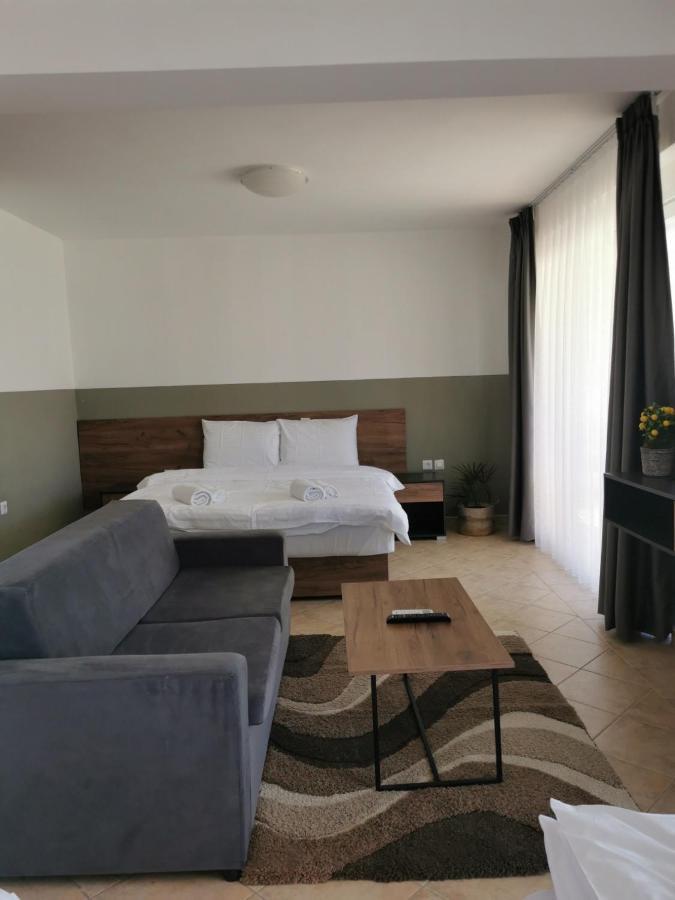 Fuk-tak's bungalow Dojran Bagian luar foto