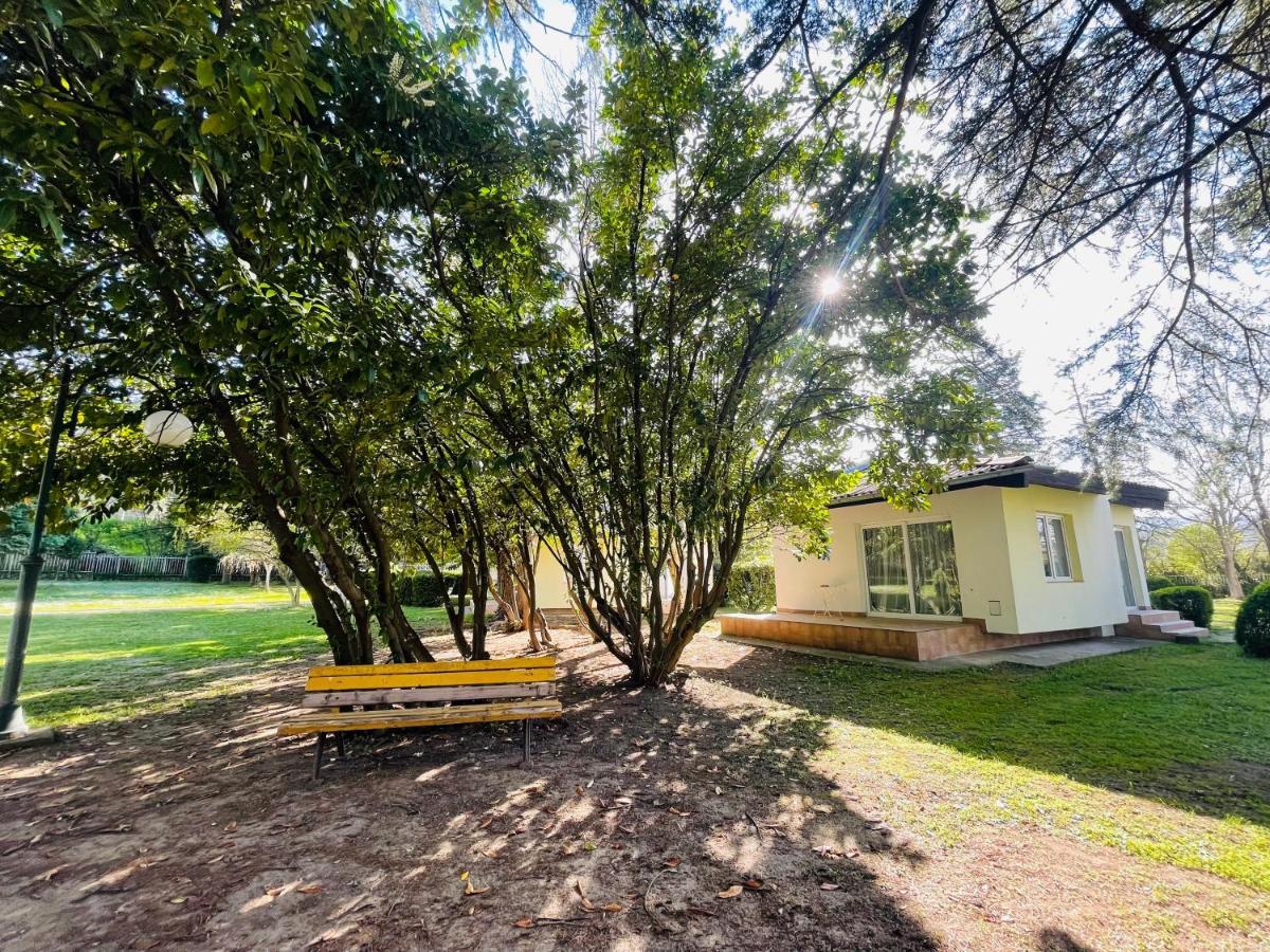 Fuk-tak's bungalow Dojran Bagian luar foto